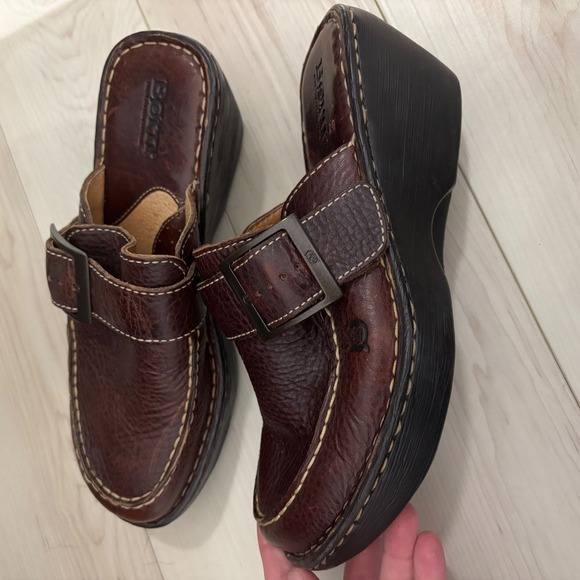 Born Brown Leather Buckle Accent Wedge Heel Clogs Mules Shoes Y2K style Size 8 - Picture 1 of 9